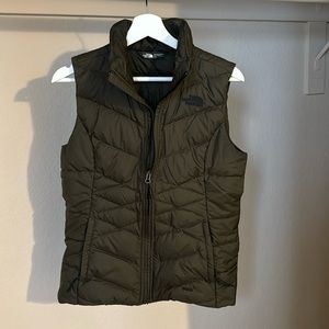 Women’s North Face 550 Gilet Puffer Vest Khaki Green Sleeveless Size Small
